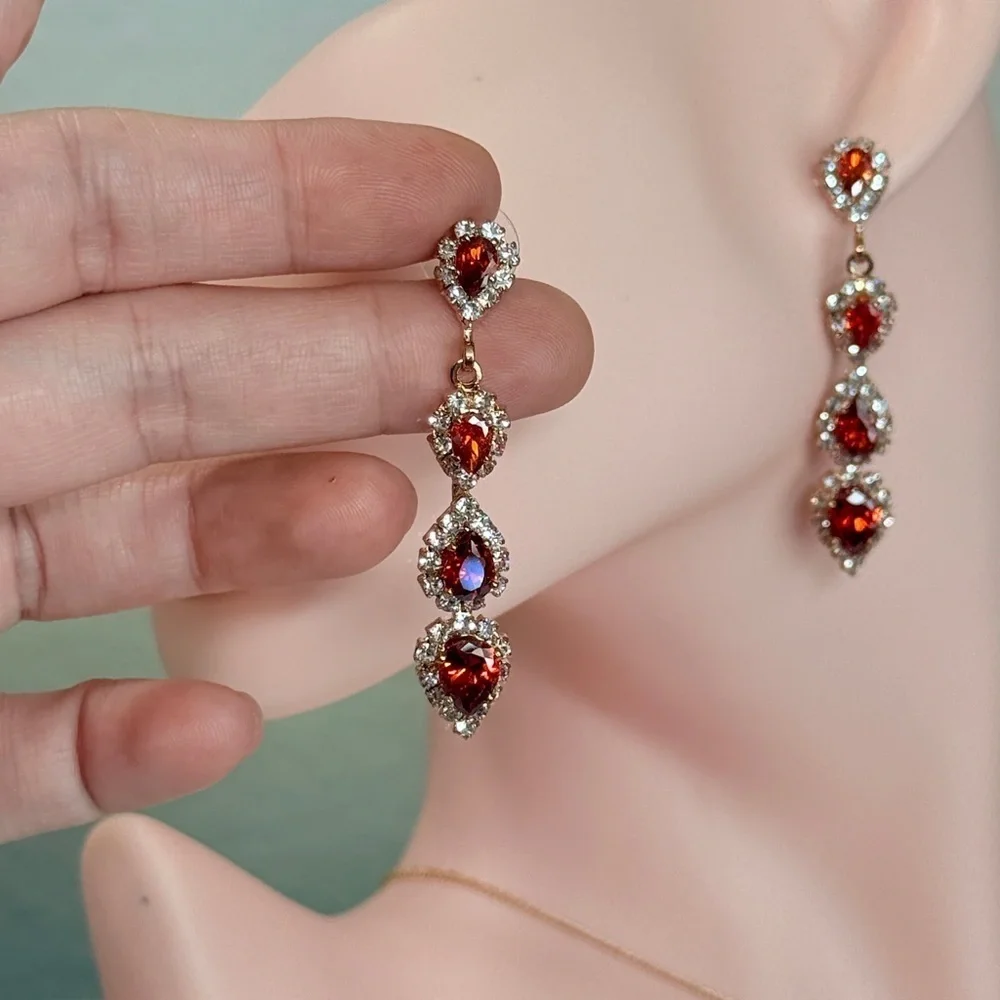 ⚜️ Elegant Gold and Red Drop Earrings